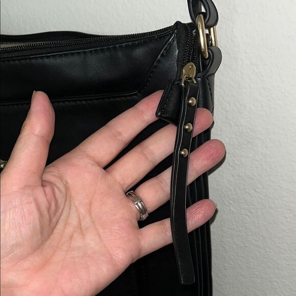 Clarks Black Classic Crossbody Messenger Bag Vegan Leather Adjustable Straps - Picture 5 of 10